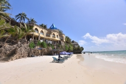 Bahari Beach Hotel 4*
